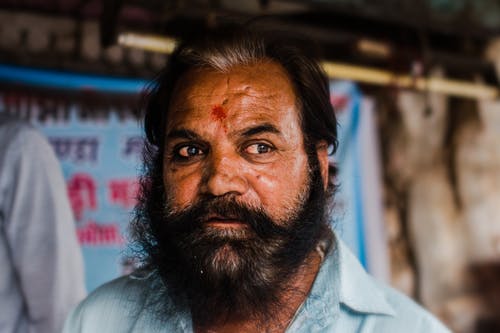 穿领衬衫的男人的照片 · 免费素材图片