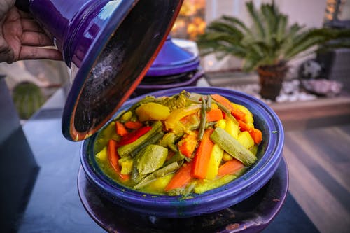 陶瓷锅中的蔬菜盘 · 免费素材图片
