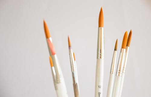 白色和橙色什锦的画笔 · 免费素材图片