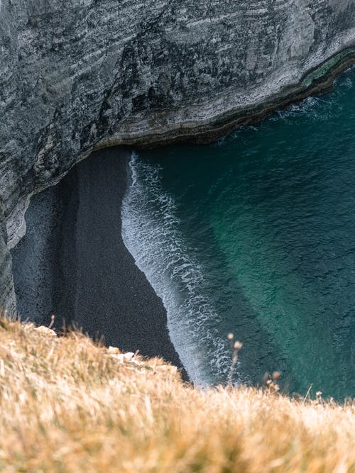 海浪拍岸 · 免费素材图片