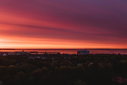 夕阳与红色的天空的视图 · 免费素材图片