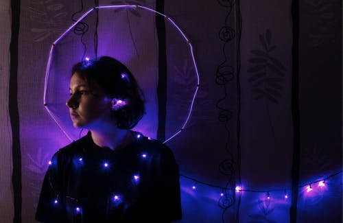 女人灯串 · 免费素材图片