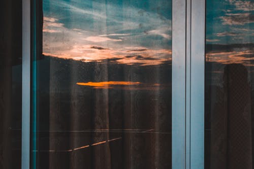 封闭的透明玻璃框门 · 免费素材图片