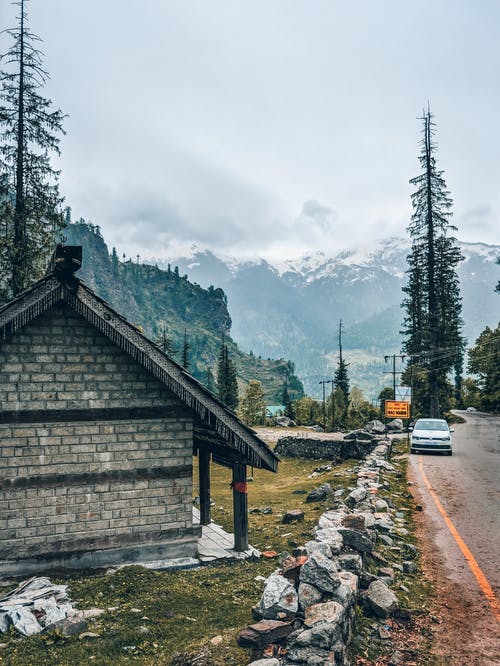 黑白混凝土建筑 · 免费素材图片