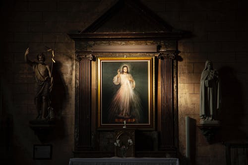 耶稣的圣心画与棕色框架 · 免费素材图片