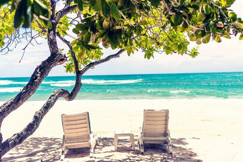 海滨户外躺椅 · 免费素材图片