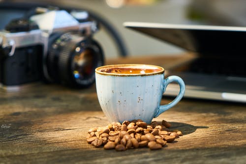 咖啡杯的特写照片 · 免费素材图片