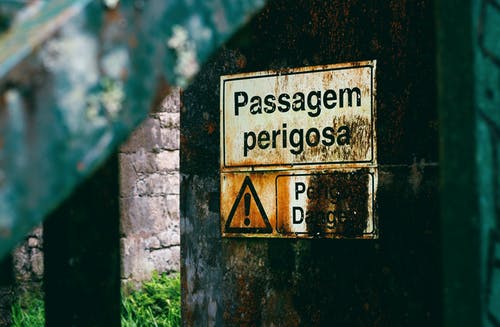 Passagem Perigosa标志 · 免费素材图片