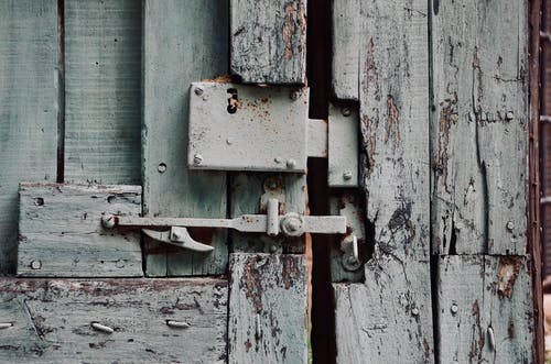 木质门锁 · 免费素材图片