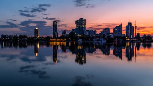 黎明时分的城市风景 · 免费素材图片