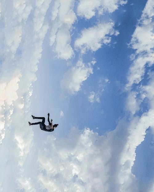 跳天空的人 · 免费素材图片