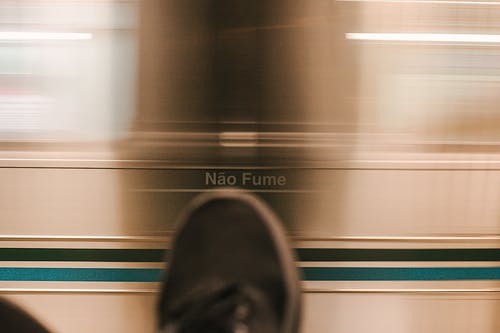 穿黑鞋的人 · 免费素材图片