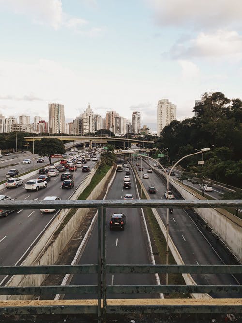 道路上的车辆 · 免费素材图片