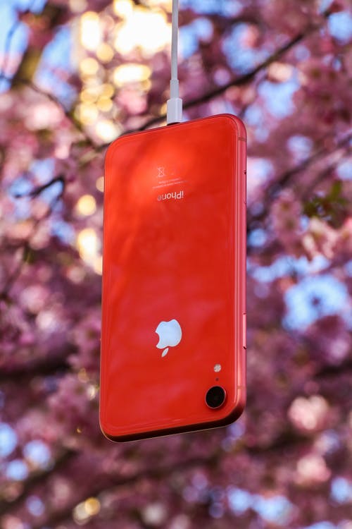 红色iphone 8 · 免费素材图片