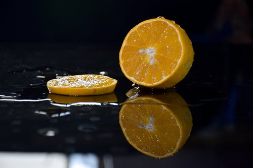 柠檬切成薄片的黄色水果 · 免费素材图片