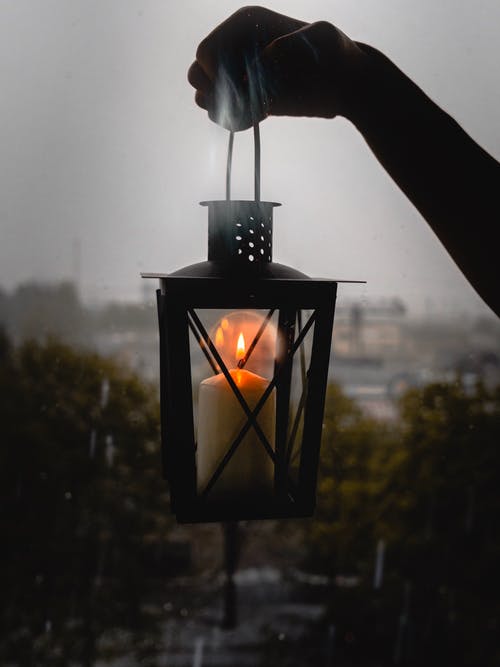 黑色蜡烛灯 · 免费素材图片