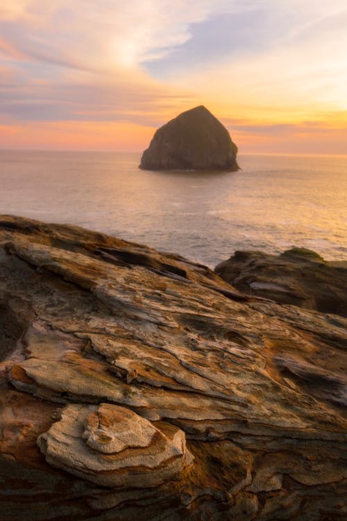 海上岩石形成的照片 · 免费素材图片