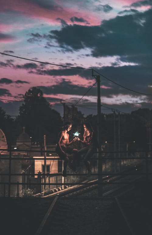 夜间黑电开机自检 · 免费素材图片