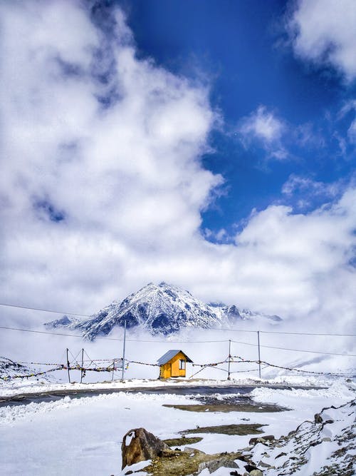 白天山的风景 · 免费素材图片