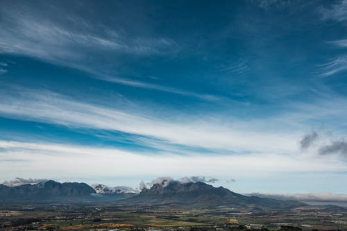 蓝蓝的天空下的风景 · 免费素材图片