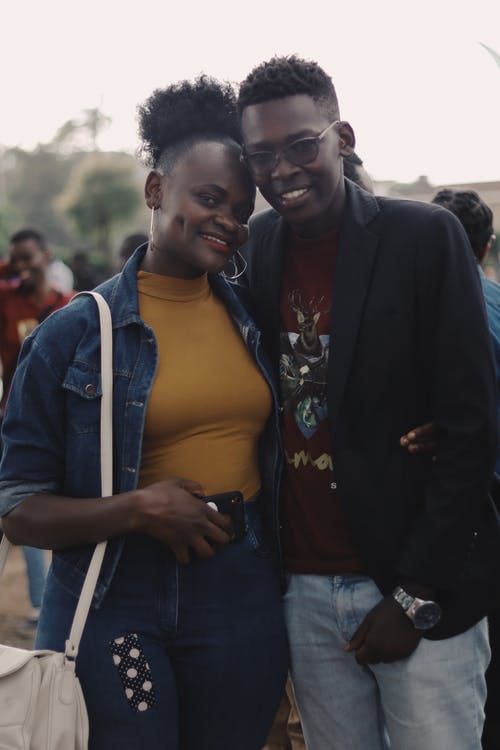 男人和女人合影留念 · 免费素材图片