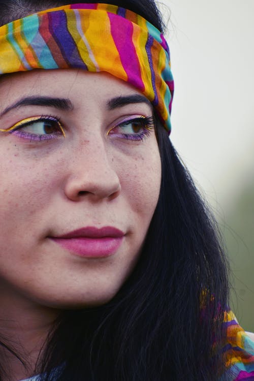 女人穿着紫色眼线笔的特写照片 · 免费素材图片