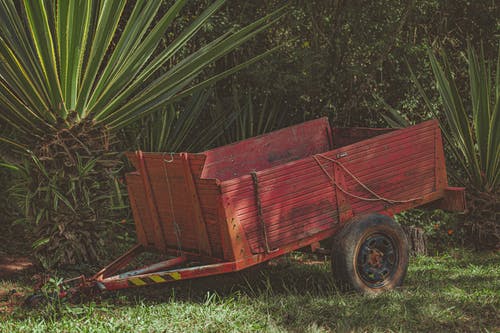 红色实用拖车 · 免费素材图片