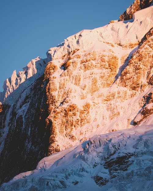 白雪皑皑的山 · 免费素材图片