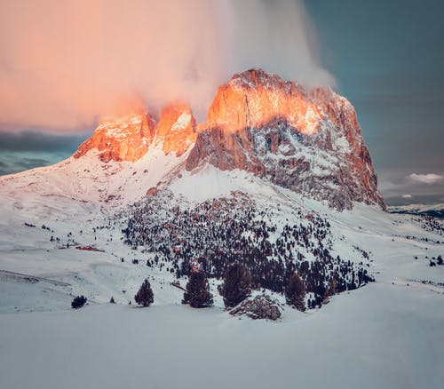 岩山白雪覆盖 · 免费素材图片