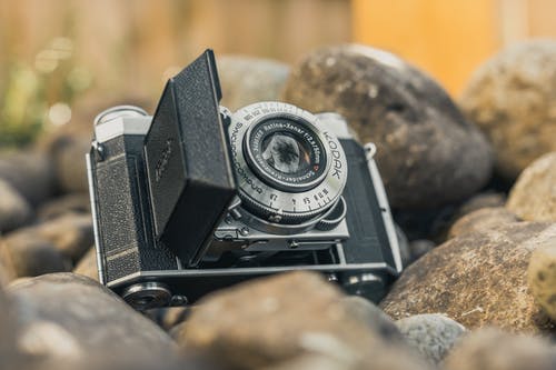 黑色和灰色柯达傻瓜相机微距摄影 · 免费素材图片