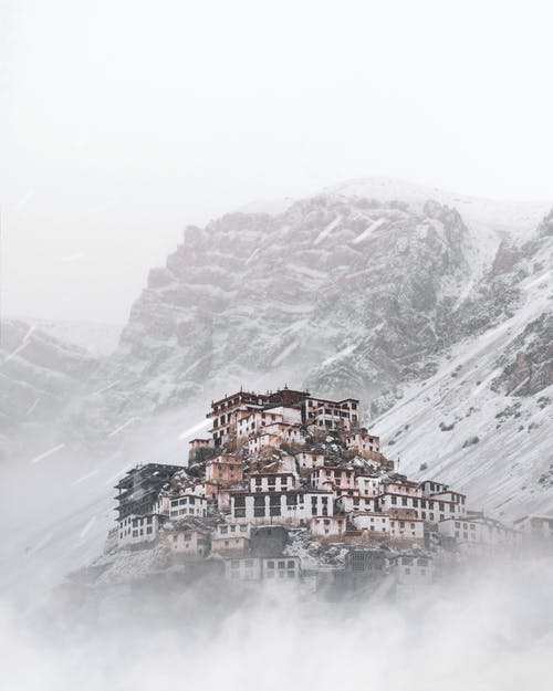 雪山村庄的风景照片 · 免费素材图片