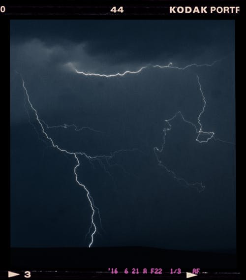 夜间闪电截图 · 免费素材图片