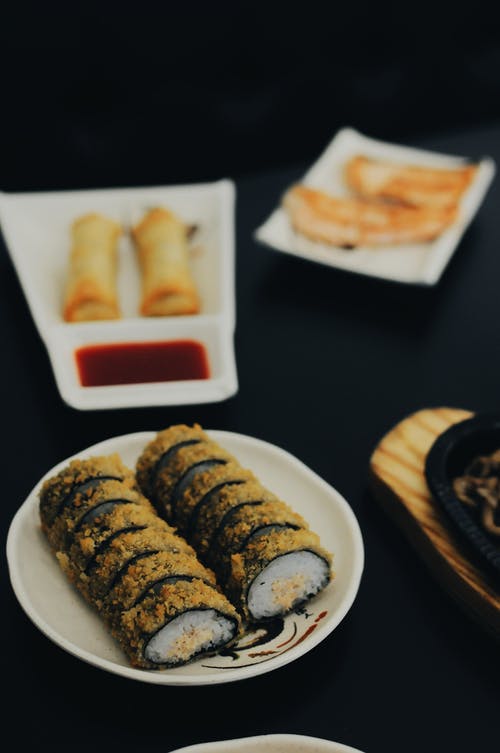 寿司卷板的食物摄影 · 免费素材图片
