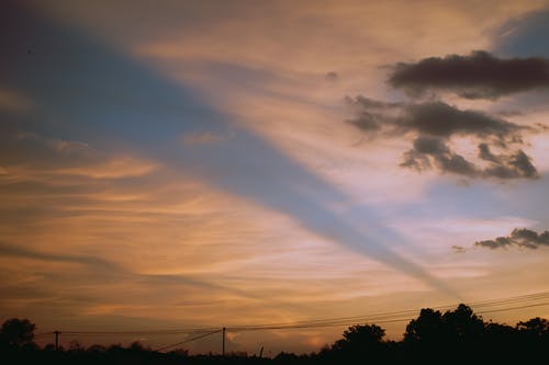 云的光芒 · 免费素材图片
