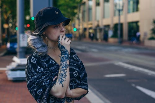 纹身的女人照片 · 免费素材图片
