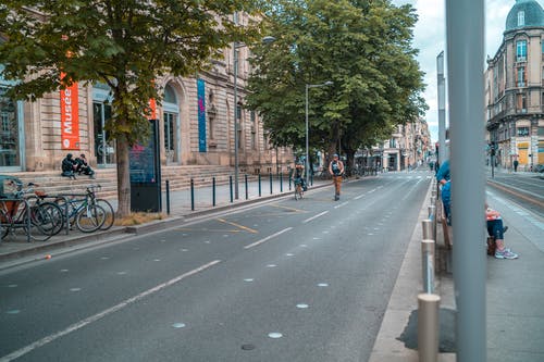 没有车辆的宽阔路 · 免费素材图片