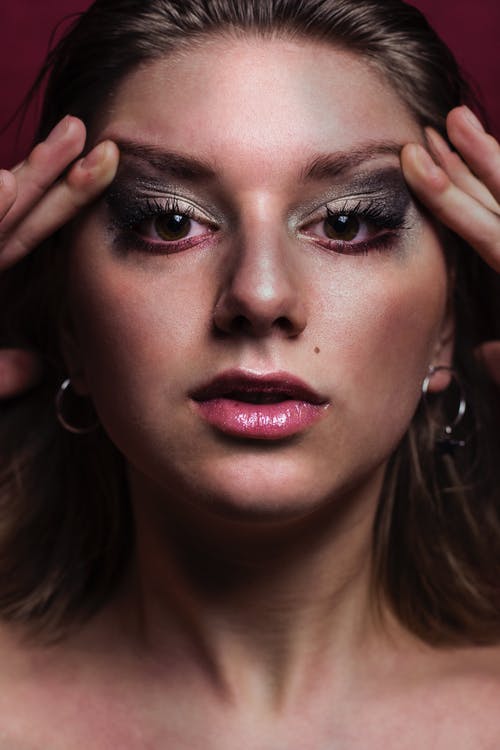 眼部化妆的女人的肖像摄影 · 免费素材图片