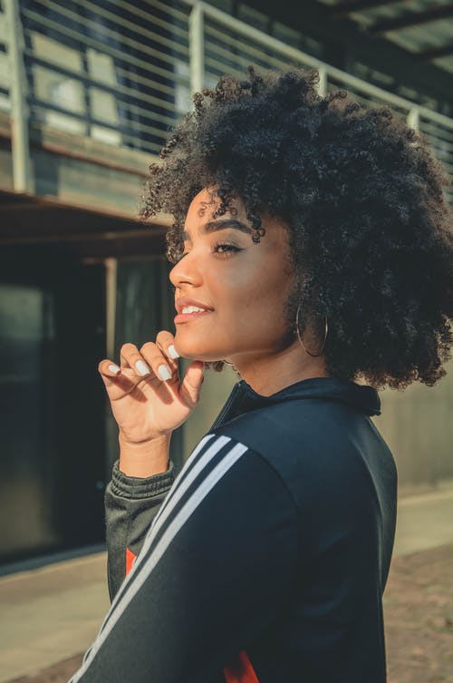 微笑的女人 · 免费素材图片