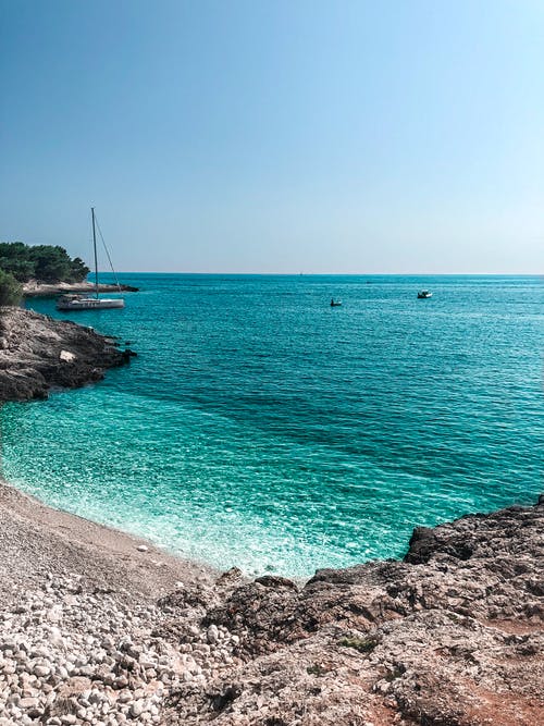 天空下的海水照片 · 免费素材图片
