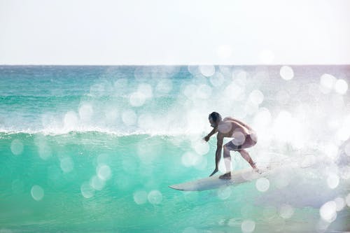 男子冲浪 · 免费素材图片