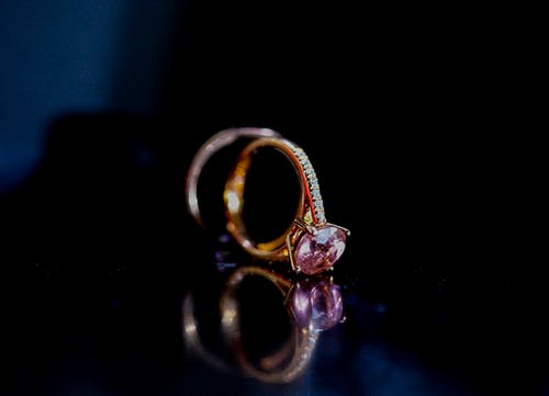 粉红宝石金戒指 · 免费素材图片