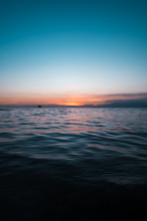 日落期间海洋的照片 · 免费素材图片