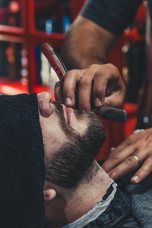 理发师剃胡子 · 免费素材图片