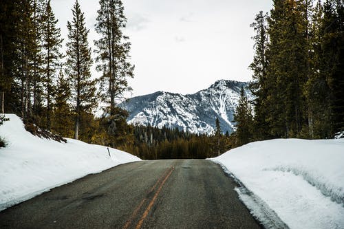 空路与雪覆盖的风景 · 免费素材图片