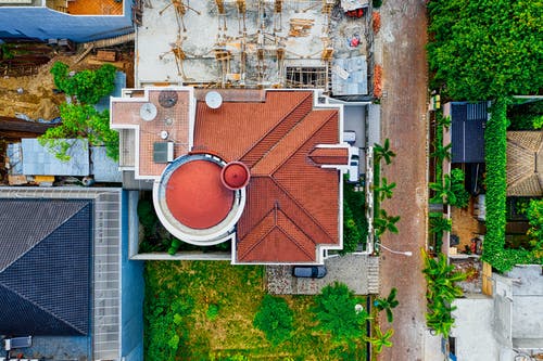 红色屋顶瓦的高角度照片 · 免费素材图片