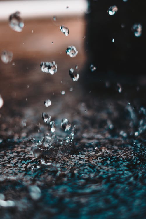 水滴的延时摄影 · 免费素材图片