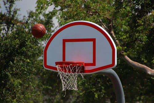 篮球篮附近球的照片 · 免费素材图片