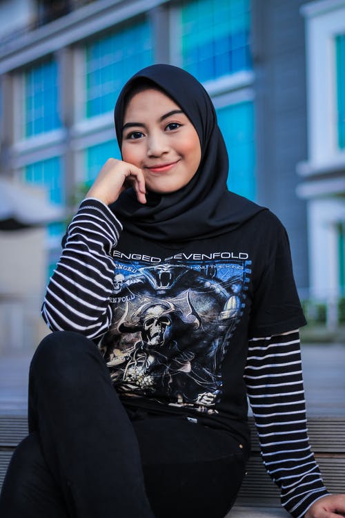 女人穿着头巾的照片 · 免费素材图片