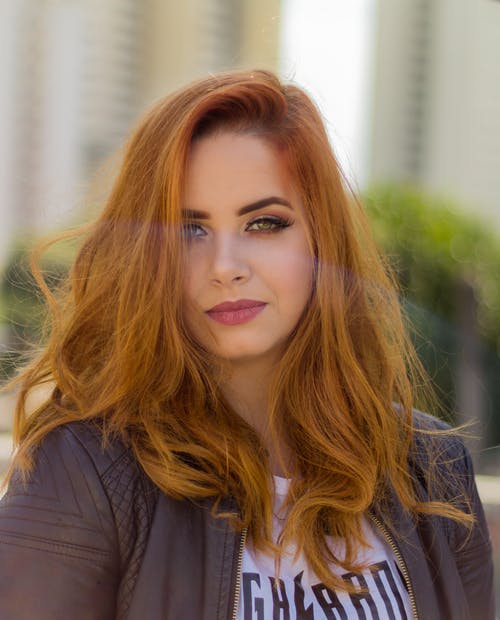 红头发的女人的肖像摄影 · 免费素材图片