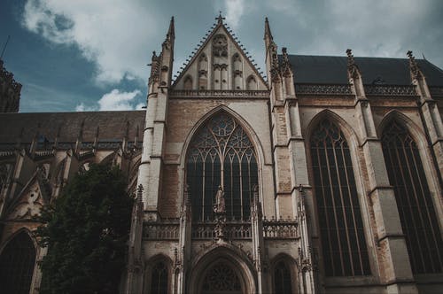 棕色混凝土建筑 · 免费素材图片